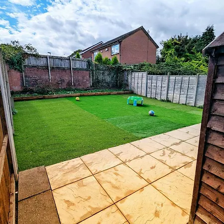 Modern Family Parking Private Garden Ferienhaus Birmingham